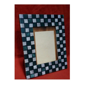 Marco de Fotos de Madera Hecho a Mano con Diseño Minimalista en Carbón y Crema, Decoración Moderna y Sofisticada para el Hogar - Product Image 2