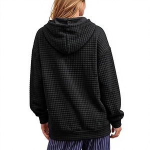 Sudadera con Capucha de Punto Waffle para Mujer, MOQ Bajo, Envío Inmediato, Negra, Oversize, Texturizada, con Bolsillo, Etiqueta Personalizada, Venta al por Mayor - Product Image 3