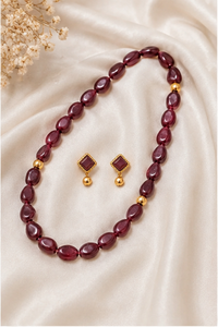 Conjunto de Collar con Cuentas Color Borgoña y Aretes Colgantes en Tono Dorado con Gema Ovalada, Joyería con Temática de Flores y Amor, Regalo para Mujer - Product Image 2