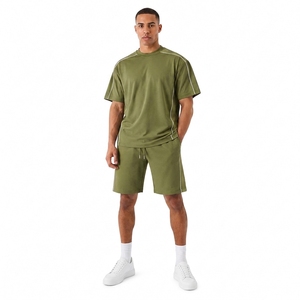 ชุดเสื้อยืดลำลองถักสีเขียวมะกอกสำหรับผู้ชาย พร้อมกางเกงขาสั้นรัดเชือก ชุดกีฬาฤดูร้อนระบายอากาศได้ดี คอกลม ทรงหลวม - Product Image 1