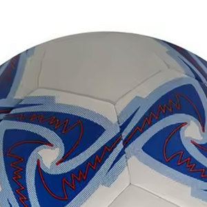 Ballon de football classique à 32 panneaux, cousu à la machine, écologique, avec une haute rétention d'air pour le jeu en ville et sur terrain – Fabriqué au Pakistan - Product Image 4