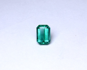 Esmeralda Verde Vívida Natural de 2.42 Ct, Corte Octogonal Escalonado 9.9X7X4.7MM, Gema Suelta para Anillo de Compromiso, Certificada por IGI GEMS INTERNATIONAL - Product Image 3