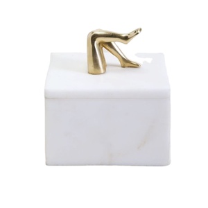 Decoración del hogar de diseño de lujo por Kelly Wearstler Espejos decorativos y accesorios elegantes para el hogar para espacios de vida modernos - Product Image 1