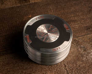 Dessous de verre de forme ronde au design moderne en acier, parfait pour les ustensiles de cuisine élégants et les accessoires pour le thé et le vin, à des prix raisonnables - Product Image 2