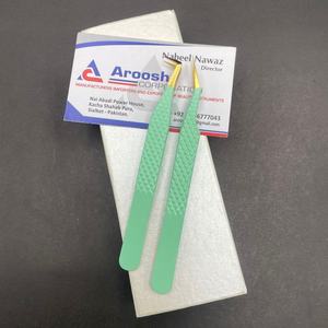 Pince à épiler d'extension de cils en or à isolation à 90 degrés avec logo personnalisé, poignée diamantée en acier inoxydable, pointe verte durable, de haute qualité - Product Image 4