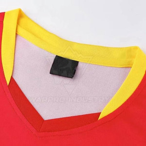 Tenue de football durable et abordable, conçue pour une mobilité et une sécurité maximales, adaptée aux jeunes, aux adultes et aux équipes professionnelles - Product Image 2
