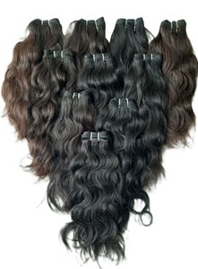 Tissage de cheveux humains noirs à ondulations lâches, style Remy, doux et soyeux - Product Image 4