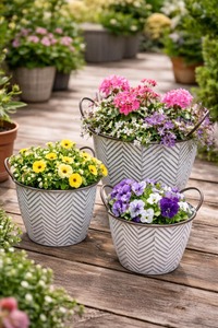 Ensemble de 3 pots de fleurs design haut de gamme, élégants et adaptés aux arrangements floraux colorés et à la décoration paysagère, en provenance d'Inde. - Product Image 5