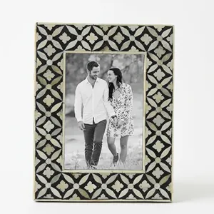 Cadre photo en résine, rectangle vertical, noir et blanc, motif géométrique, porte-photo fait main, décoration intérieure, résine faite à la main sur mesure - Product Image 2