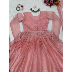 Robe en organza de soie avec travail de fil de soie, bas de robe avec dupatta pour les occasions spéciales - Product Image 2