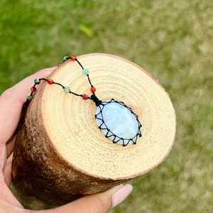 Collier pendentif en macramé fait main avec pierre de lune, vente en gros - Product Image 2