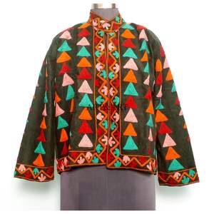 เสื้อแจ็คเก็ตคอตตอนปักลายสำหรับผู้หญิง ขายส่ง ผลิตจากผ้าฝ้าย 100% แบบควิลท์ ระบายอากาศได้ดี สไตล์โบฮีเมียนย้อนยุค เป็นมิตรกับสิ่งแวดล้อม จากโรงงาน - Product Image 1