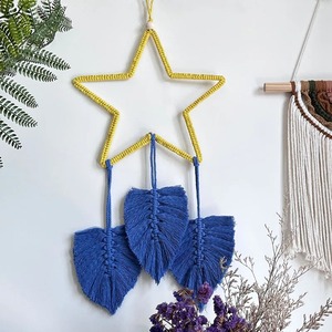 งานฝีมือรูปดาวพร้อมใบไม้ห้อยประดับผนังแบบมาคราเม่ สำหรับตกแต่งห้องเด็ก ห้องเรียน และตกแต่งภายในอย่างสร้างสรรค์ - Product Image 1