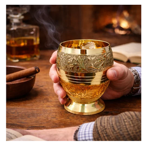 Verre à shot décoratif rond en laiton et verre, fait main, de haute qualité, dernière création, style antique, pour service de vin et jus, en promotion. - Product Image 1