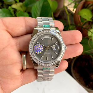 Montre mécanique de luxe en acier inoxydable avec breloque pièce de monnaie, cadran gris ardoise, index à lanière, lunette sertie de diamants, fermoir invisible, haute qualité - Product Image 1
