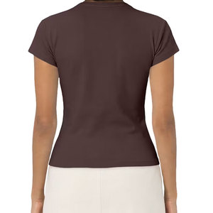 T-shirt ajusté marron personnalisé pour femme avec logo – Créez votre propre design – Manches courtes en coton doux – T-shirt court style « baby » - Product Image 3