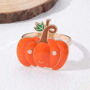 แหวนผ้าเช็ดปากรูปมือสีดำสุดหลอน ดีไซน์แบบโกธิคสุดสยอง สำหรับตกแต่งโต๊ะวันฮาโลวีน ธีมปาร์ตี้สยองขวัญ และการจัดตกแต่งที่น่าขนลุก - Product Image 5