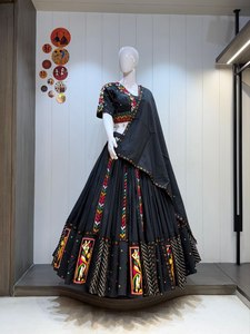 Conjunto Lehenga Choli Henixa Creation para Navratri, con Dupatta de trabajo vintage elaborado, de algodón cambray puro, largo hasta el suelo, corte ajustado, para pakistaníes, talla XL - Product Image 1