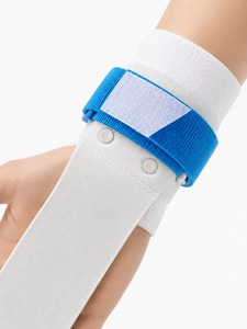 Agarraderas de barra asimétricas de cuero duradero con diseño seguro para los dedos para un mejor control del barra, entrenamiento de gimnasia y más. - Product Image 5