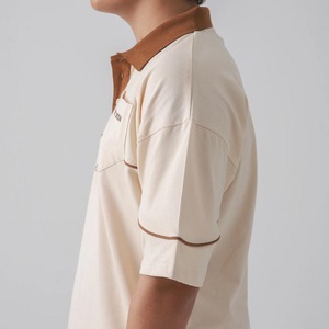 Polo en coton beige pour homme, manches courtes, avec poche poitrine et bordure marron, style décontracté - Product Image 2