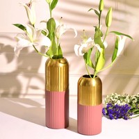Vase de table en métal géométrique, décoration florale contemporaine pour un style de maison moderne, finition antique, vase décoratif en métal pour fleurs
