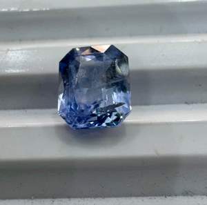Saphir bleu de qualité supérieure, 1,90 carat, non chauffé, pour la fabrication de bijoux, bagues, pendentifs, médaillons et autres ornements, en gros - Product Image 1