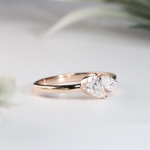 Anillo de Compromiso de Oro Rosa con Diamante Corte Pera, Clásico Toi Et Moi, Anillo de Boda de Dos Piedras, Joyería Fina, Regalo para Mujer - Product Image 3