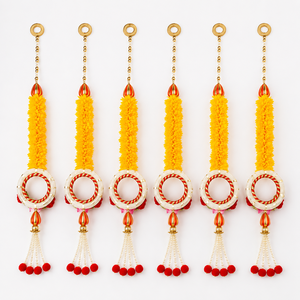 Guirnalda Decorativa con Flores de Caléndula, Borlas de Perlas y Latkan para Puerta, Decoración para Bodas, Diwali y el Hogar, Adorno Festivo - Product Image 3
