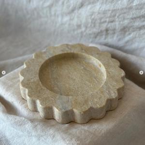 Plateau de service rond en marbre beige, festonné, fait main, moderne, résistant au feu, décoratif pour la cuisine, le salon, la villa, le revêtement mural - Product Image 1