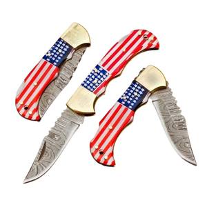 มีดพับดามัสกัสระดับพรีเมียม ด้ามทองเหลืองเคลือบอีพ็อกซี่ ลายธงชาติ มีดพกพาทางยุทธวิธี EDC พร้อมระบบล็อคด้านหลัง สำหรับกิจกรรมกลางแจ้ง OEM - Product Image 1