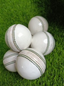 Equipo de cricket profesional de alta calidad-Bola dura de cuero blanco al por mayor Tamaño estándar para partidos de cricket - Product Image 6