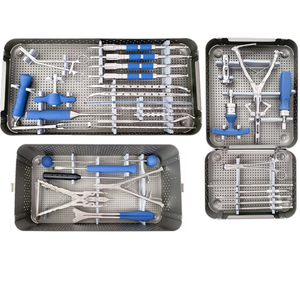 Kit d'instruments pour vis pédiculaires vertébraux, outils chirurgicaux manuels certifiés CE Classe I pour utilisation en bloc opératoire - Product Image 1
