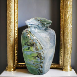 Urne funéraire durable, robuste et conçue pour une utilisation prolongée. Fabricant d'urnes personnalisées pour cendres humaines ou d'animaux de compagnie. - Product Image 1