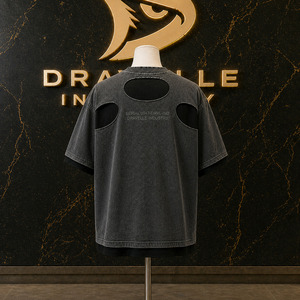 T-shirt Streetwear Y2K Oversize en Gros – Tee-shirt en Coton Délavé Gunmetal à Superposition et Découpes avec Imprimé Graphique Craquelé - Product Image 2