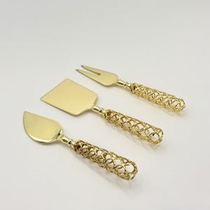 ชุดอุปกรณ์ชีสสแตนเลสสตีลพร้อมด้ามจับลวดเหล็กหรูหรา พร้อมชุดช้อนส้อมเคลือบ PVD สีทอง สำหรับร้านอาหาร โดย R B Overseas - Product Image 6