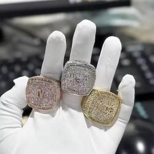 แหวนฮิปฮอปทรงคุชชั่นคัท ประดับเพชร CZ แบบไมโครเพฟ สีทอง เงิน และโรสโกลด์ ดีไซน์หรูหรา - Product Image 1