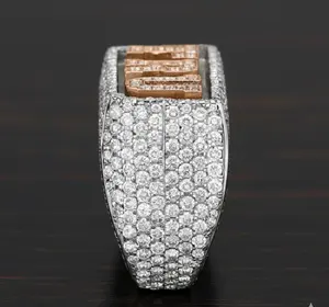 แหวนผู้ชายประดับโมอิสซาไนต์ทรงกลม 3 กะรัต ตัวอักษร "TRU" แบบสั่งทำพิเศษ ชุบทอง 14K สองสี - Product Image 6