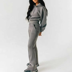 Conjunto Deportivo para Mujer, Sudadera Corta con Capucha y Pantalones Deportivos Acampanados, Conjunto Deportivo Informal en Gris - Product Image 2