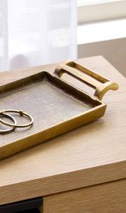 Bandeja Rectangular de Lujo Dorada al por Mayor, Plato Metálico para Hotel con Acabado Antiguo Elegante y Asas Curvas de Latón - Product Image 3