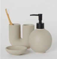 Ensemble d'accessoires de salle de bain trois pièces en résine écologique, élégant, torsadé et côtelé, avec distributeur de savon et porte-brosse à dents, pour la décoration des hôtels