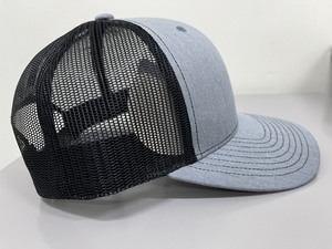 Casquette Trucker Ajustable à 6 Panneaux en Maille Noire et Grise, Confortable, Fabriquée en Usine au Vietnam, Style Urbain Tendance et Dynamique pour Adultes - Product Image 4