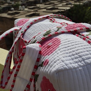 Bolsa de Viaje de Lona Acolchada Vintage con Diseño Floral Rosa, Cierre de Cremallera, Bolsa de Fin de Semana para Mujeres y Hombres - Product Image 4