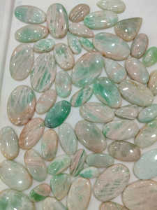 Bioamzonite naturelle Pierre à cabochon en vrac Pierre de guérison à dos plat Pierre de bioamzonite fabriquée à la main - Product Image 2