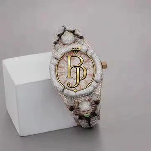 Montre de luxe à quartz analogique avec motif tête de mort, en verre et acier inoxydable, écologique, affichage jour/date, légère, résistante à l'eau 10 bars - Product Image 1