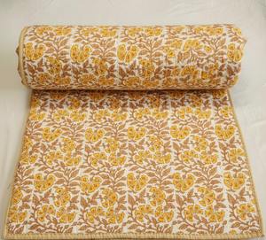 Couvre-lit Kantha en coton imprimé à la main, fabrication indienne, réversible, motif floral, écologique, style moderne, 60x90 pouces - Product Image 6