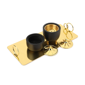 Ensemble d'encensoirs en bois faits à la main avec deux bols dorés à couvercles sur un plateau brillant, créant une pièce décorative élégante pour la maison. - Product Image 5