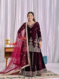 Vêtements ethniques légers, conçus en tissu de velours lourd et doux avec broderie au fil, haut, sharara plazzo et dupatta - Product Image 3