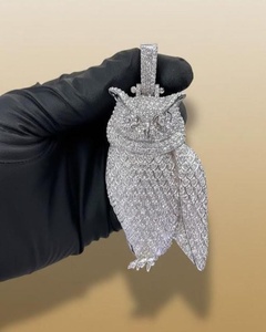 Colgante de Lujo Hip Hop Bling con Moissanita Iced-Out de Plata de Ley 925 Bañado en Oro de 18K Certificado Hecho a Medida con Diseño de Garra de Búho para Rapper - Product Image 6