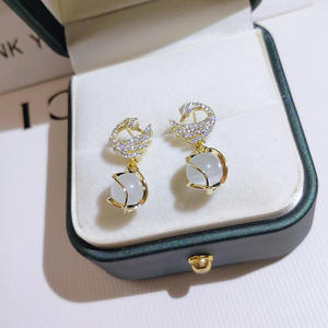 Boucles d'oreilles en or massif 14 carats AMBER JEWELS, unisexes, avec perles et accents de diamants, style vintage, certifiées IGI, pour un usage quotidien - Product Image 4