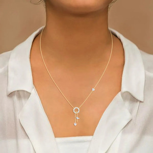 Collier en diamant avec breloque oiseau et cœur, cadre circulaire scintillant et élégant accent de l'amour suspendu - Product Image 4